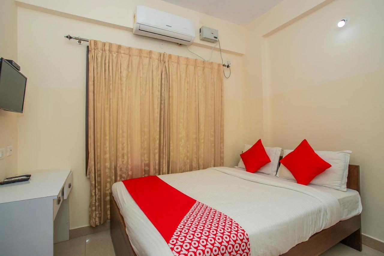 Отель Oyo 4797 Lulu Hospitality Yelahanka Экстерьер фото