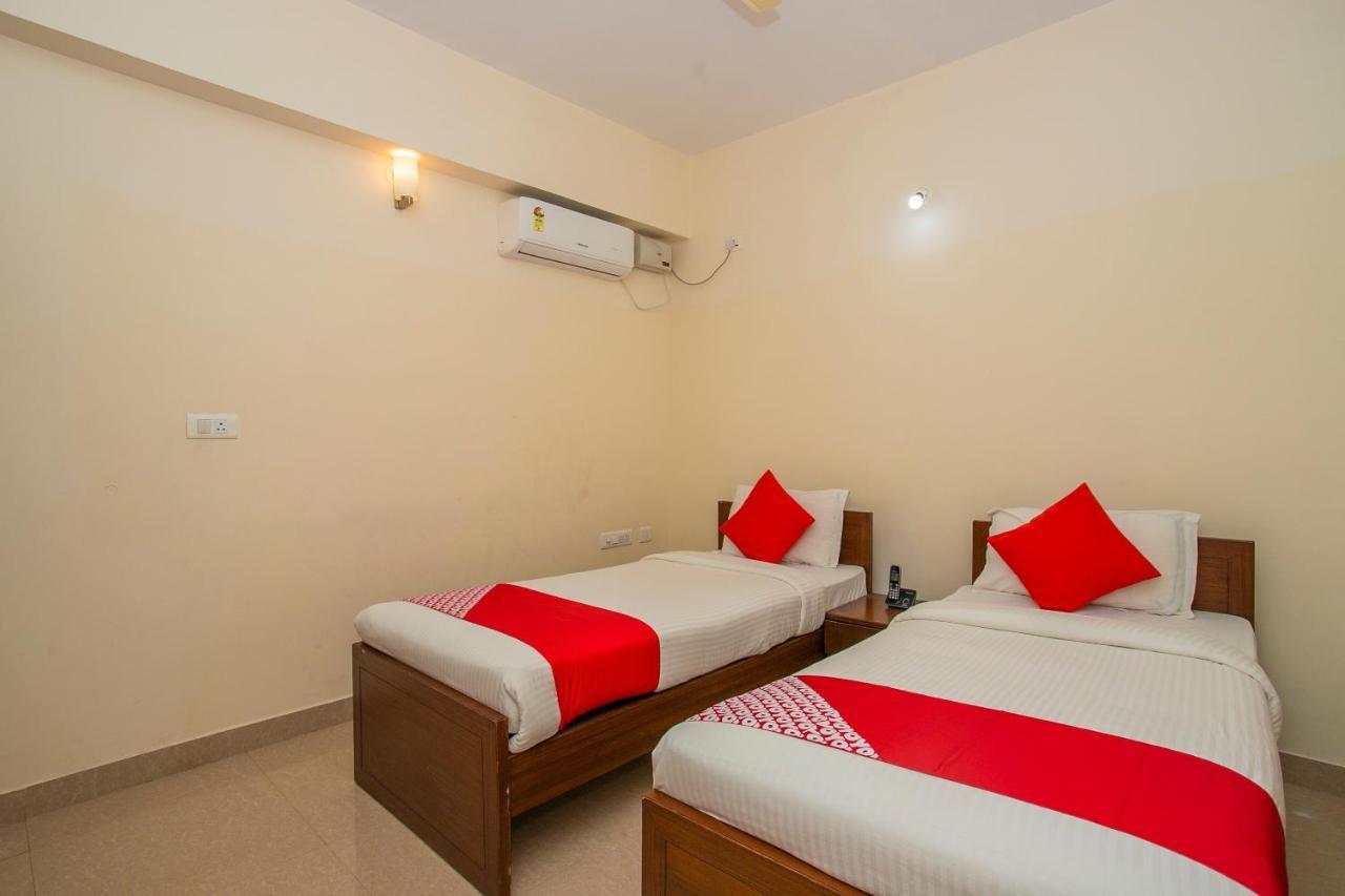 Отель Oyo 4797 Lulu Hospitality Yelahanka Экстерьер фото