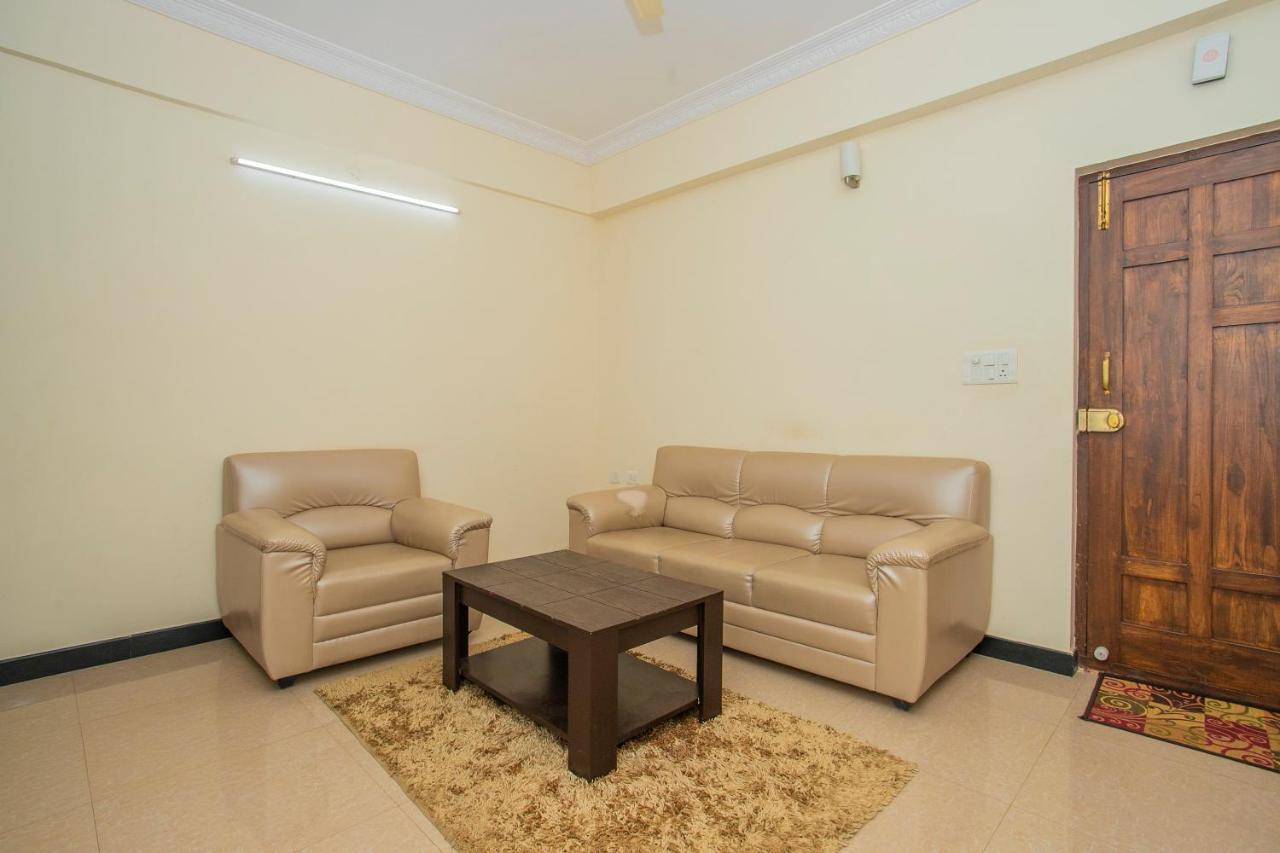 Отель Oyo 4797 Lulu Hospitality Yelahanka Экстерьер фото