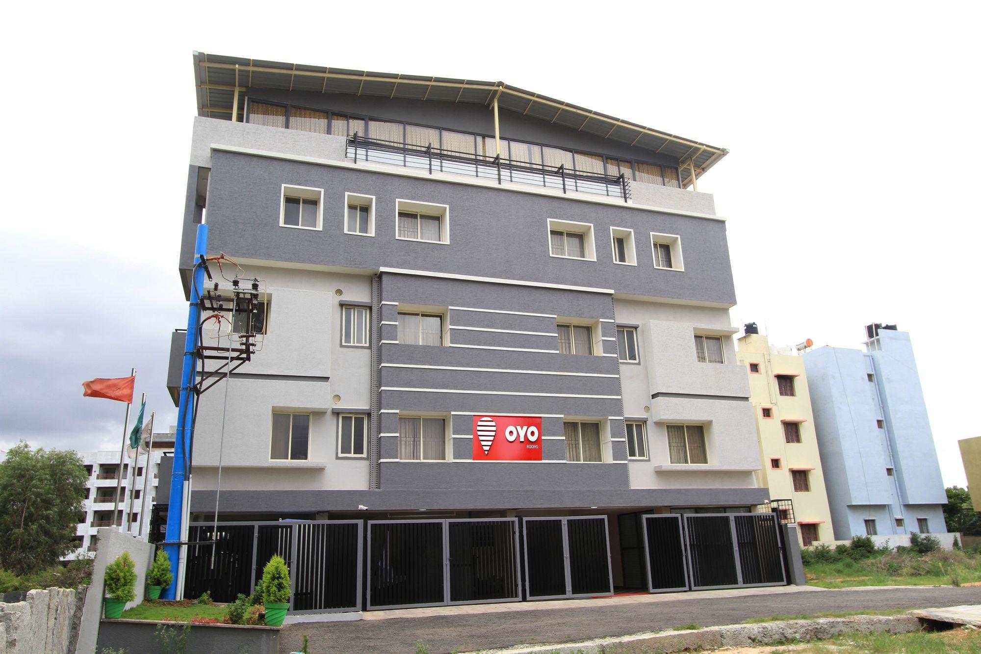Отель Oyo 4797 Lulu Hospitality Yelahanka Экстерьер фото
