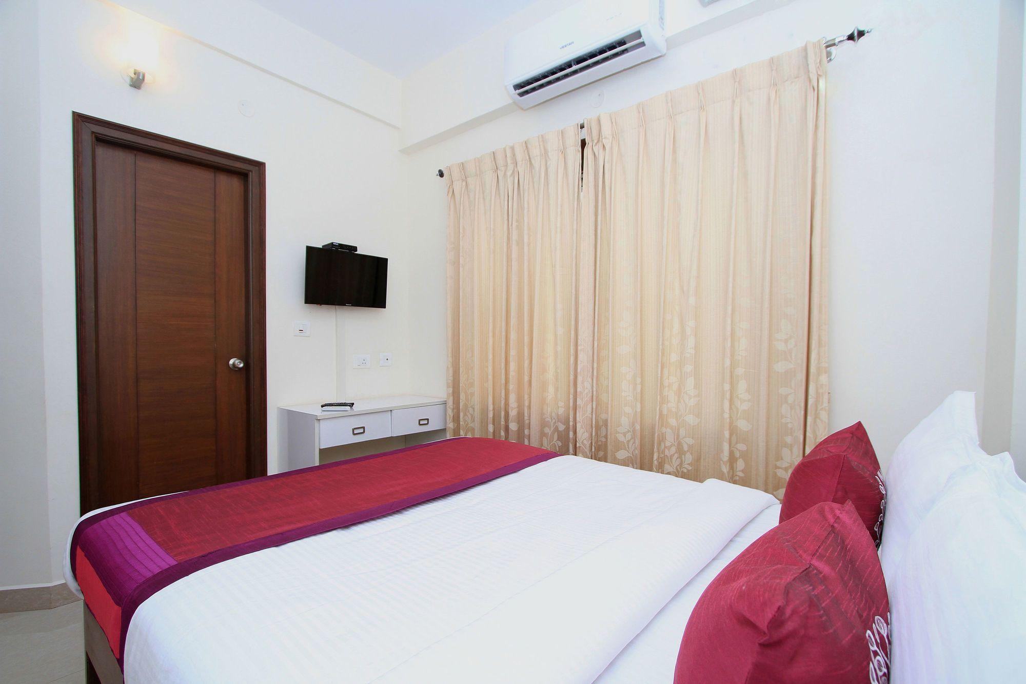 Отель Oyo 4797 Lulu Hospitality Yelahanka Экстерьер фото
