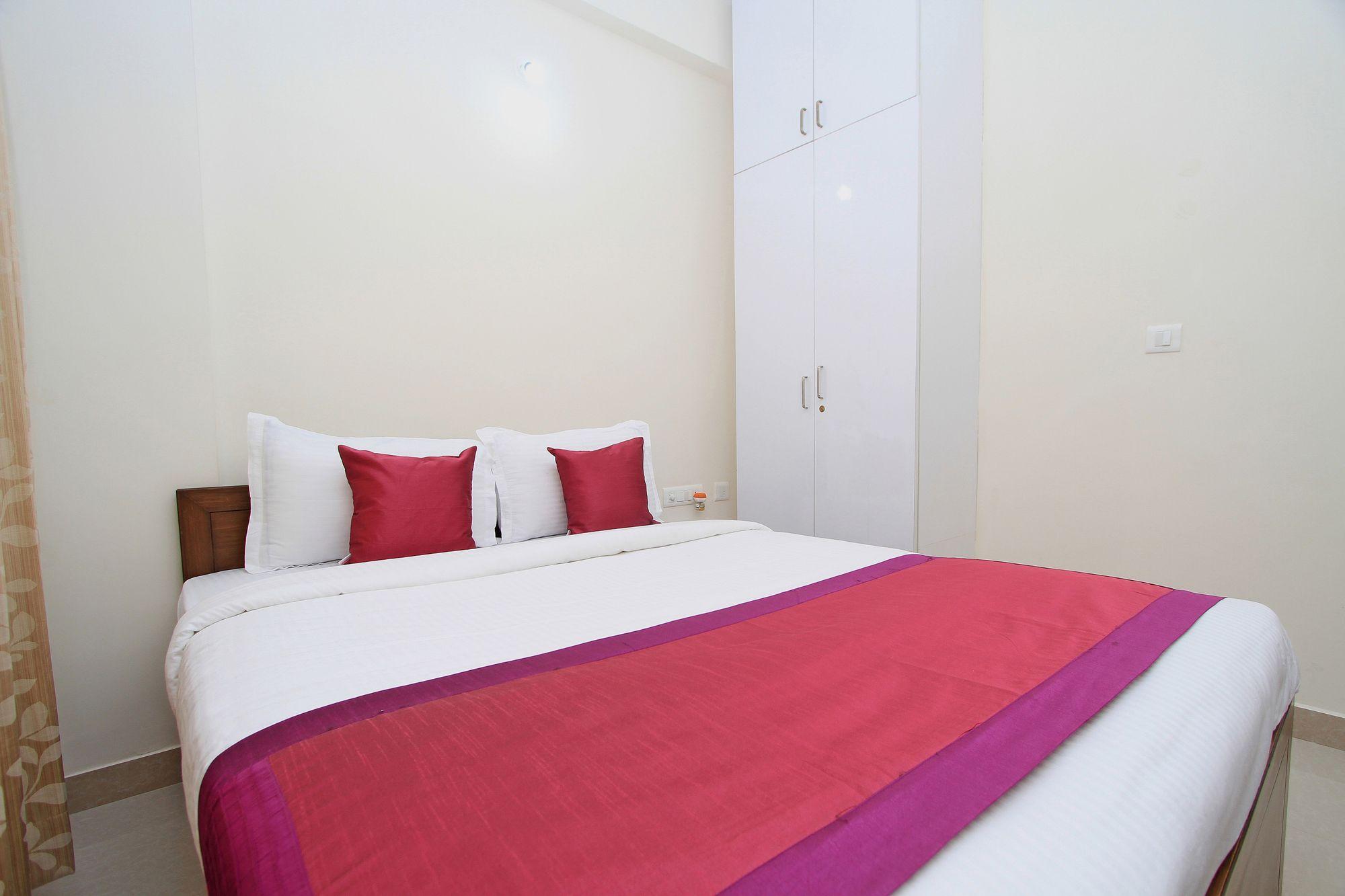 Отель Oyo 4797 Lulu Hospitality Yelahanka Экстерьер фото