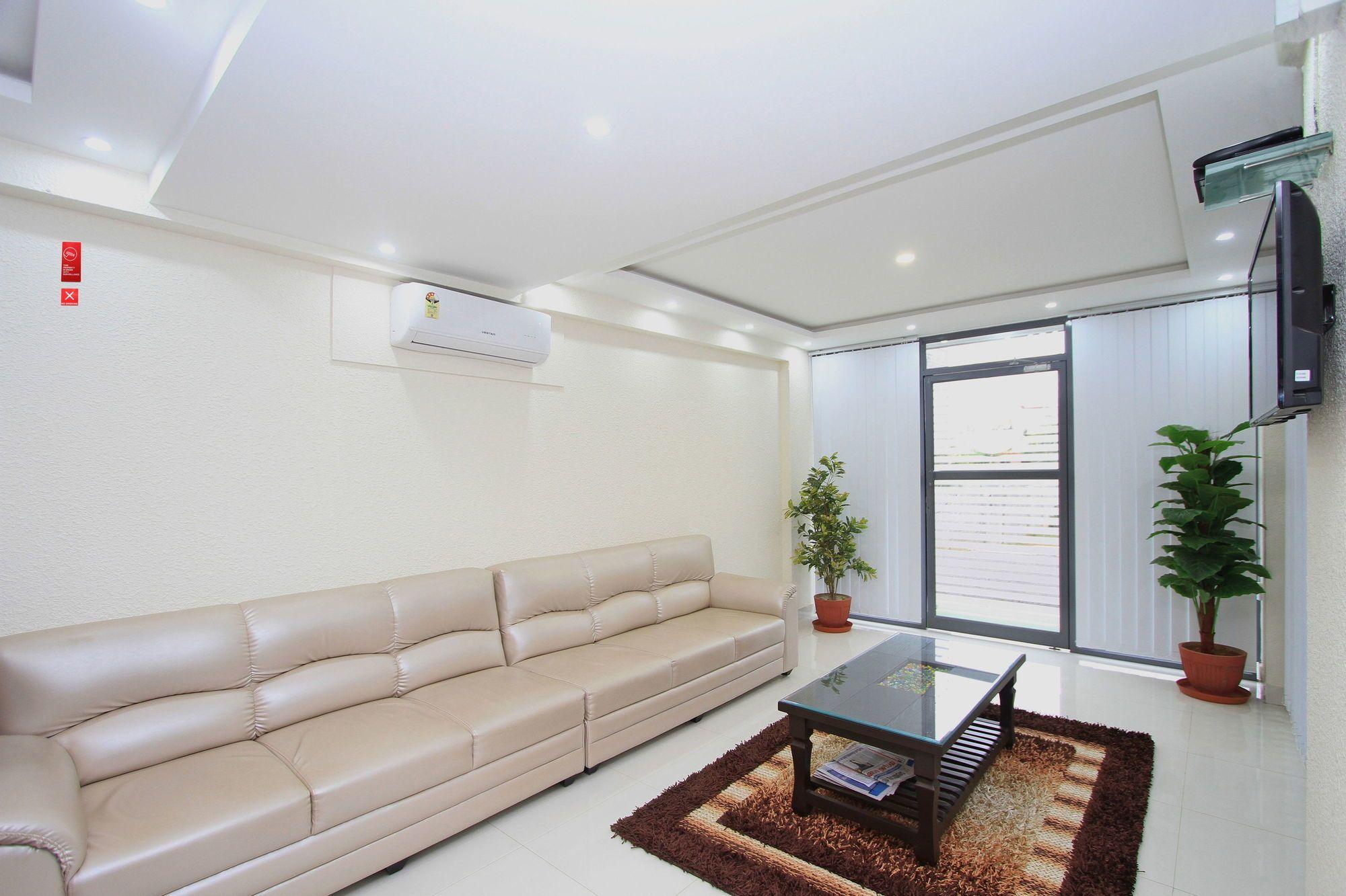 Отель Oyo 4797 Lulu Hospitality Yelahanka Экстерьер фото