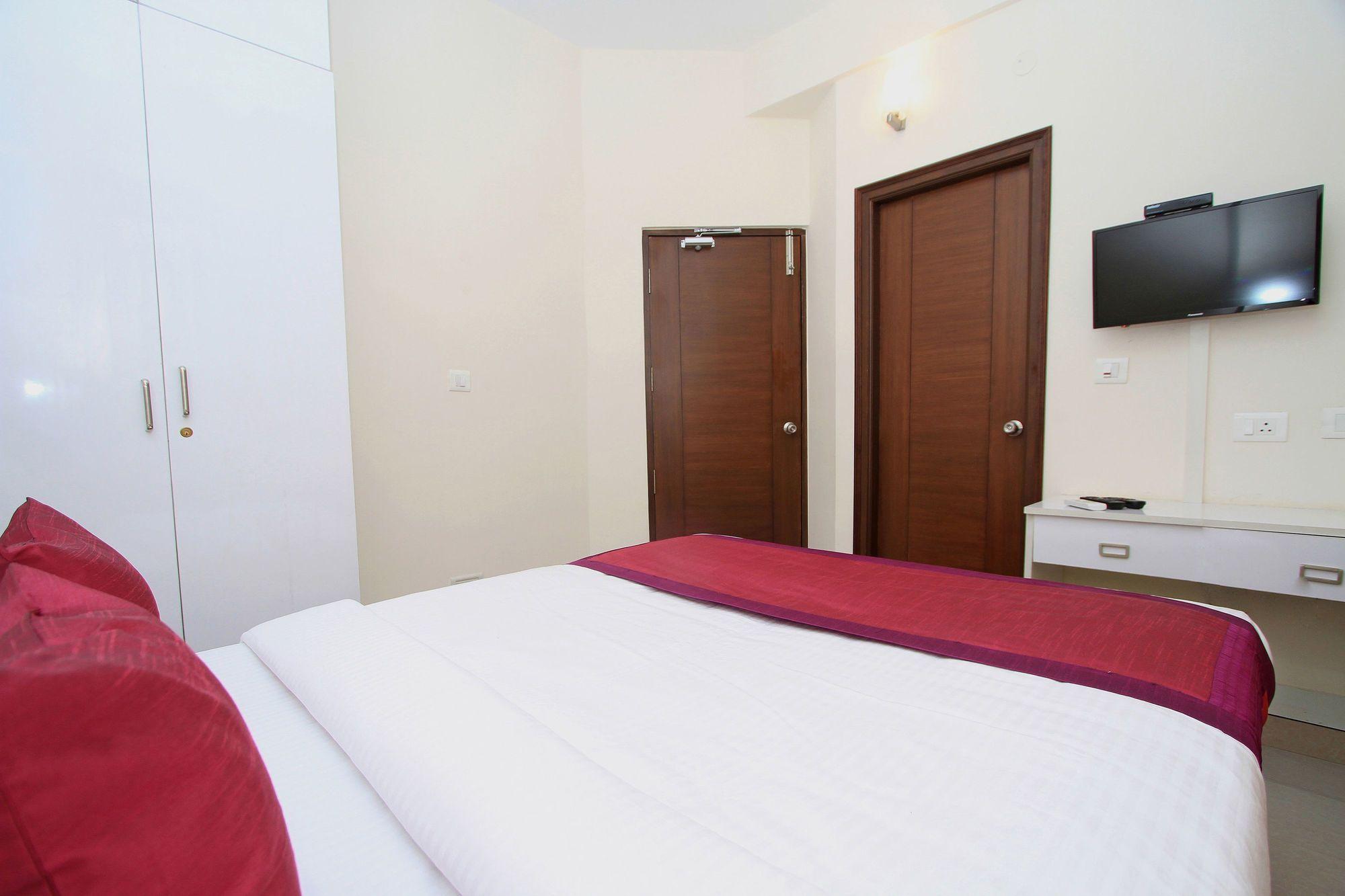 Отель Oyo 4797 Lulu Hospitality Yelahanka Экстерьер фото