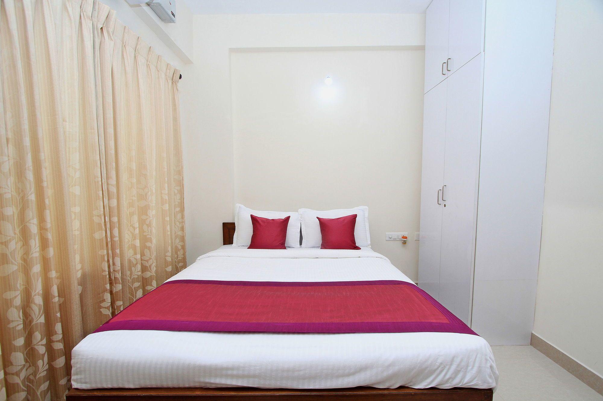 Отель Oyo 4797 Lulu Hospitality Yelahanka Экстерьер фото